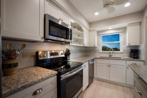 Condo in Saint Pete Beach, Florida, 1 bedroom  № 1636657 - photo 12
