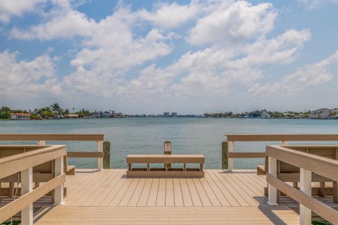 Condo in Saint Pete Beach, Florida, 1 bedroom  № 1636657 - photo 28