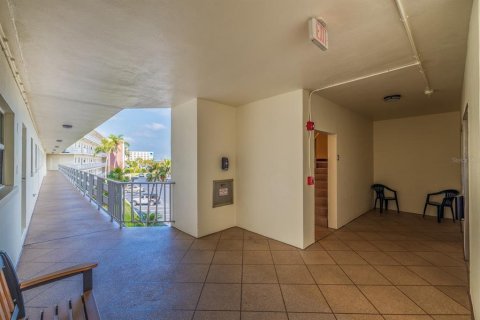 Condo in Saint Pete Beach, Florida, 1 bedroom  № 1636657 - photo 9