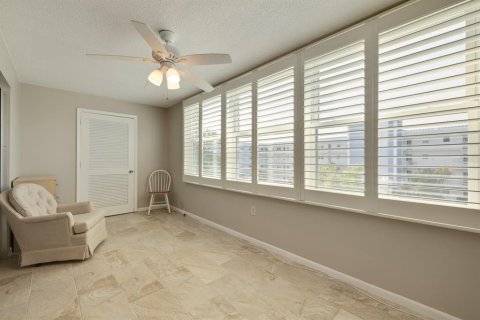 Condo in Saint Pete Beach, Florida, 1 bedroom  № 1636657 - photo 11