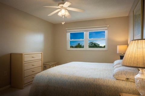 Condo in Saint Pete Beach, Florida, 1 bedroom  № 1636657 - photo 14