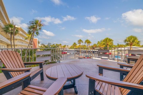 Condo in Saint Pete Beach, Florida, 1 bedroom  № 1636657 - photo 3