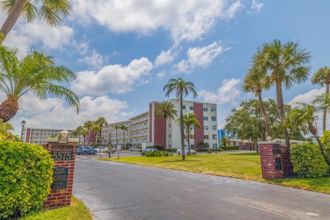 Condo in Saint Pete Beach, Florida, 1 bedroom  № 1636657 - photo 19