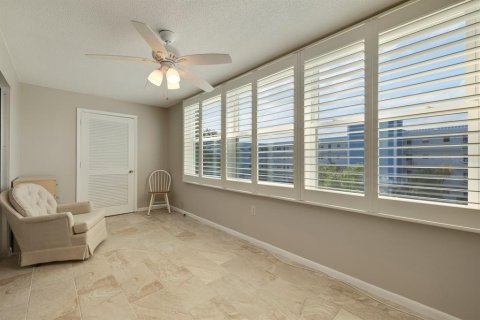 Condo in Saint Pete Beach, Florida, 1 bedroom  № 1636657 - photo 18
