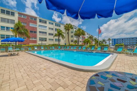 Condo in Saint Pete Beach, Florida, 1 bedroom  № 1636657 - photo 22