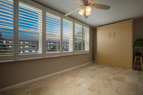 Condo in Saint Pete Beach, Florida, 1 bedroom  № 1636657 - photo 16