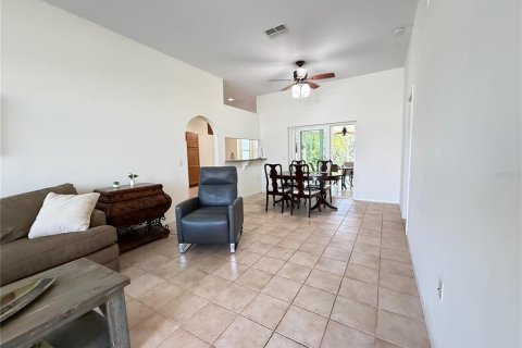 House in New Port Richey, Florida 2 bedrooms, 105.82 sq.m. № 1616930 - photo 6