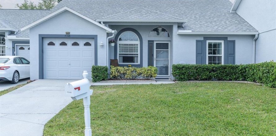 House in New Port Richey, Florida 2 bedrooms, 105.82 sq.m. № 1616930