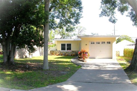 Casa en venta en Saint Petersburg, Florida, 2 dormitorios, 107.02 m2 № 1887140 - foto 1