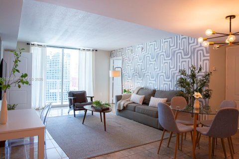 Condominio en venta en Miami, Florida, 2 dormitorios, 95.69 m2 № 2008070 - foto 10