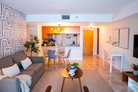 Condominio en Miami, Florida, 2 dormitorios  № 2008070