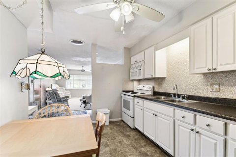 House in Largo, Florida 2 bedrooms, 93.83 sq.m. № 1914309 - photo 25