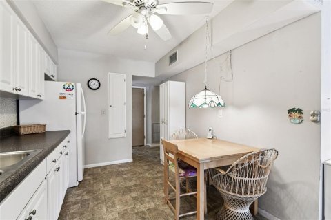 House in Largo, Florida 2 bedrooms, 93.83 sq.m. № 1914309 - photo 24