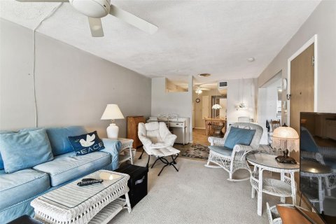 House in Largo, Florida 2 bedrooms, 93.83 sq.m. № 1914309 - photo 20