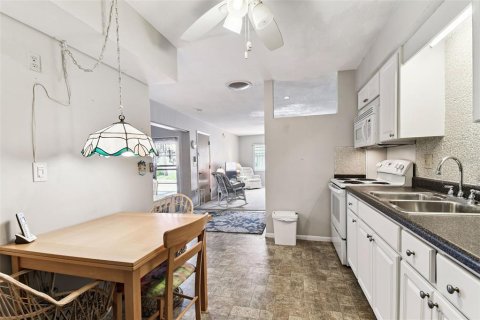 House in Largo, Florida 2 bedrooms, 93.83 sq.m. № 1914309 - photo 26