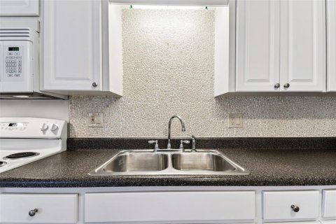 House in Largo, Florida 2 bedrooms, 93.83 sq.m. № 1914309 - photo 27