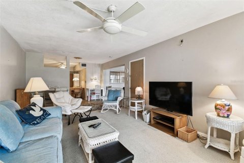 House in Largo, Florida 2 bedrooms, 93.83 sq.m. № 1914309 - photo 18