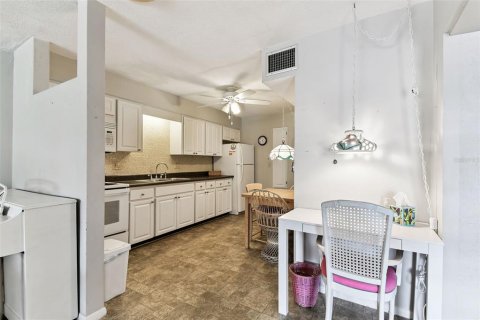 House in Largo, Florida 2 bedrooms, 93.83 sq.m. № 1914309 - photo 17