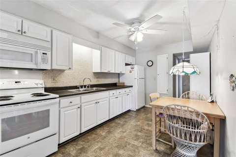 House in Largo, Florida 2 bedrooms, 93.83 sq.m. № 1914309 - photo 23