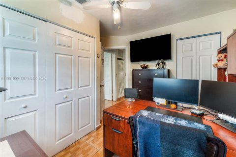 Casa en venta en Hialeah, Florida, 4 dormitorios, 186.08 m2 № 2006394 - foto 14