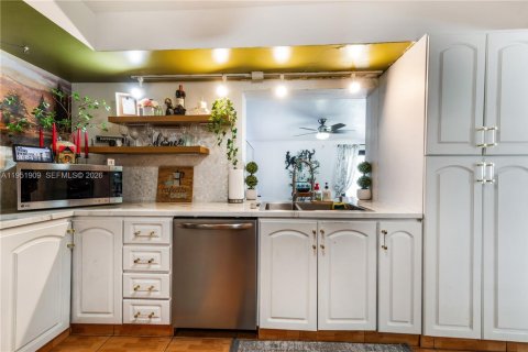 Casa en venta en Hialeah, Florida, 4 dormitorios, 186.08 m2 № 2006394 - foto 23