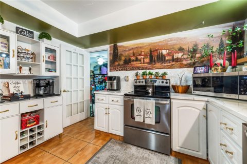 Casa en venta en Hialeah, Florida, 4 dormitorios, 186.08 m2 № 2006394 - foto 24