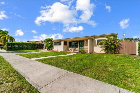 Casa en Hialeah, Florida 4 dormitorios, 186.08 m2 № 2006394