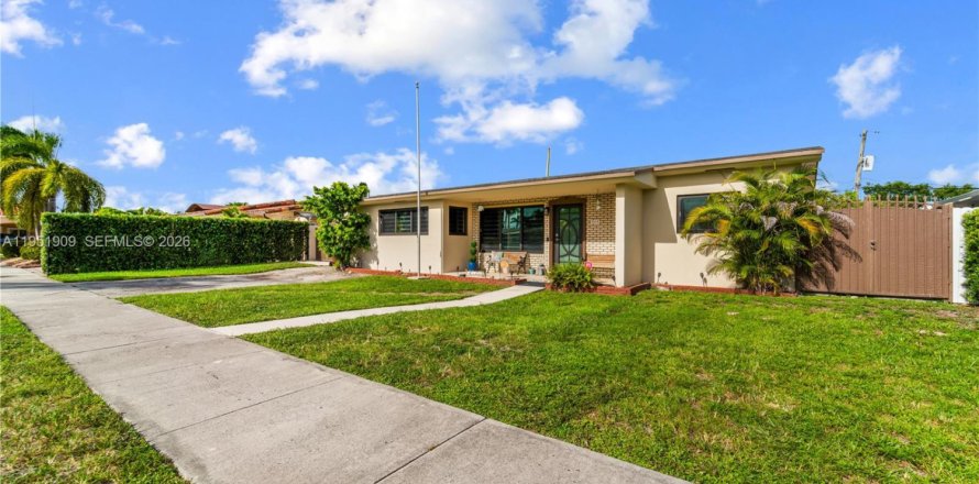 Casa en Hialeah, Florida 4 dormitorios, 186.08 m2 № 2006394
