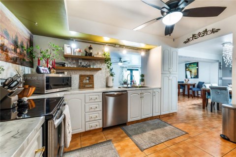 Casa en venta en Hialeah, Florida, 4 dormitorios, 186.08 m2 № 2006394 - foto 21