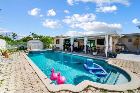 Casa en venta en Hialeah, Florida, 4 dormitorios, 186.08 m2 № 2006394 - foto 8