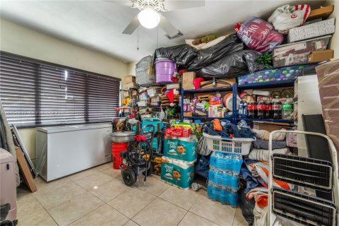 Casa en venta en Hialeah, Florida, 4 dormitorios, 186.08 m2 № 2006394 - foto 25