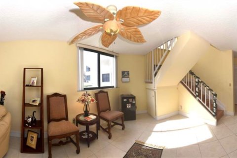 Condo in Highland Beach, Florida, 2 bedrooms  № 2005298 - photo 22