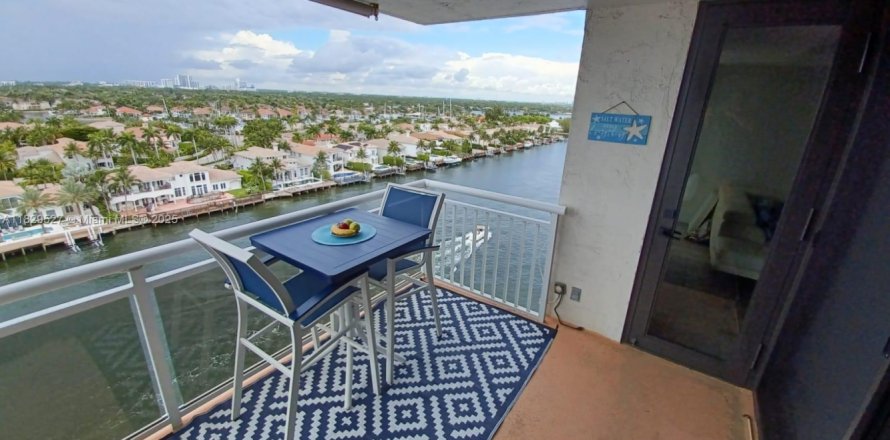 Condo in Hollywood, Florida, 2 bedrooms № 1807073