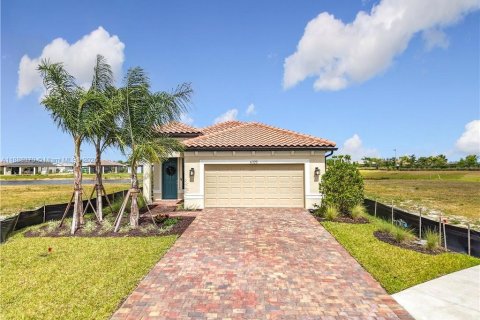 Villa ou maison à vendre à Ave Maria, Floride: 2 chambres, 153.75 m2 № 1938663 - photo 1