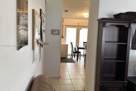 Villa ou maison à vendre à Miami, Floride: 4 chambres, 127.18 m2 № 1821816 - photo 18