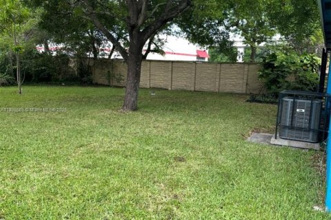 Villa ou maison à vendre à Miami, Floride: 4 chambres, 127.18 m2 № 1821816 - photo 7