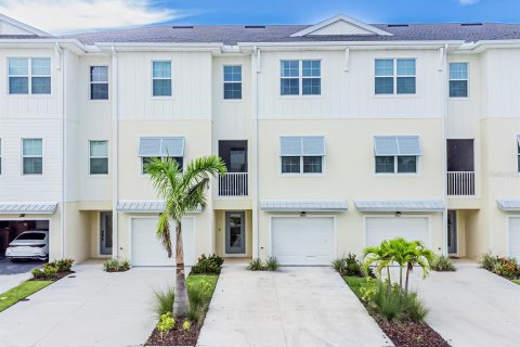 Touwnhouse à vendre à Seminole, Floride: 3 chambres, 203.36 m2 № 1919012 - photo 1