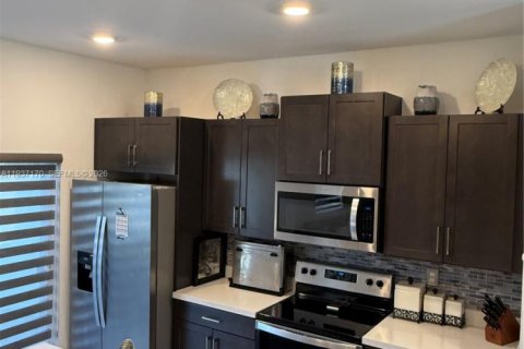 Touwnhouse à louer à Homestead, Floride: 3 chambres, 151.24 m2 № 1995059 - photo 8