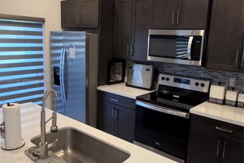 Touwnhouse à louer à Homestead, Floride: 3 chambres, 151.24 m2 № 1995059 - photo 7