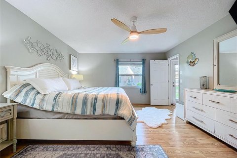 Condo in New Port Richey, Florida, 2 bedrooms  № 1918479 - photo 29
