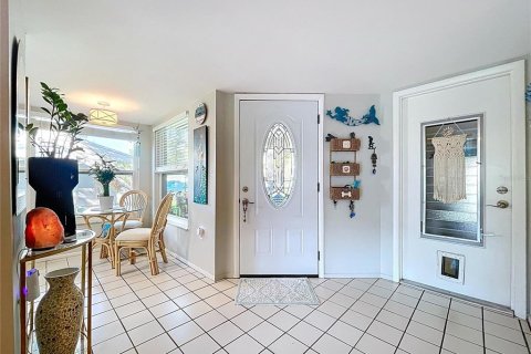 Condo in New Port Richey, Florida, 2 bedrooms  № 1918479 - photo 10