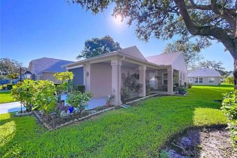 Condo in New Port Richey, Florida, 2 bedrooms  № 1918479 - photo 3
