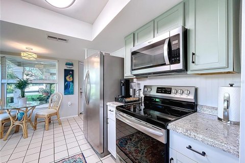 Condo in New Port Richey, Florida, 2 bedrooms  № 1918479 - photo 19