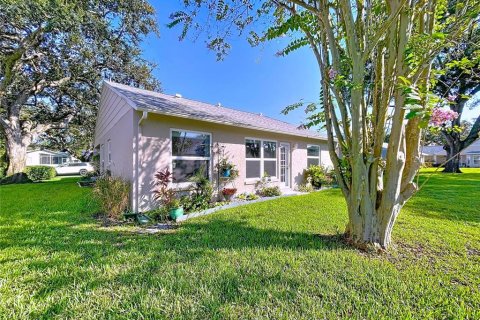 Condo in New Port Richey, Florida, 2 bedrooms  № 1918479 - photo 4