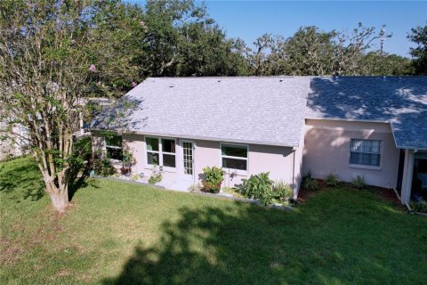 Condo in New Port Richey, Florida, 2 bedrooms  № 1918479 - photo 6