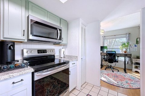 Condo in New Port Richey, Florida, 2 bedrooms  № 1918479 - photo 21
