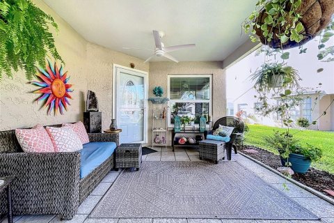 Condo in New Port Richey, Florida, 2 bedrooms  № 1918479 - photo 8
