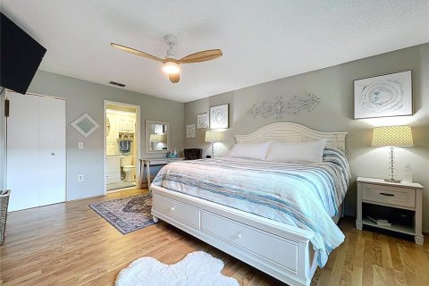 Condo in New Port Richey, Florida, 2 bedrooms  № 1918479 - photo 28