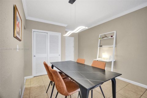 Condo in Hollywood, Florida, 1 bedroom № 2175258 - photo 9