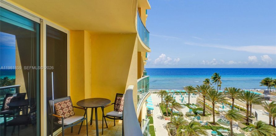 Condo in Hollywood, Florida, 1 bedroom № 2175258